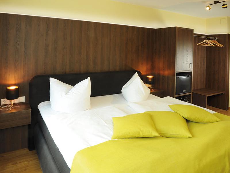 4DF9C0A02A984960121D28B18F7F7B74