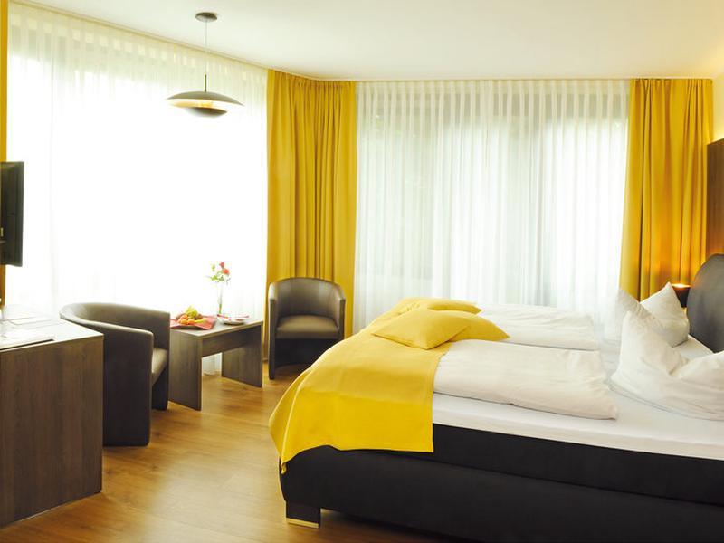 8EF483E65F86BD37B2E7C7A86A7F248C