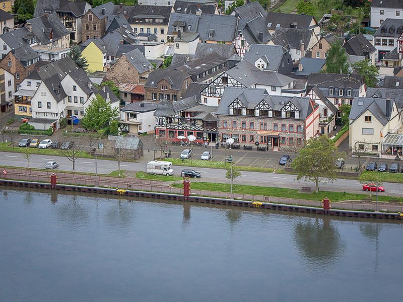 4D07CBE86E174E04765691F40DB02FCF