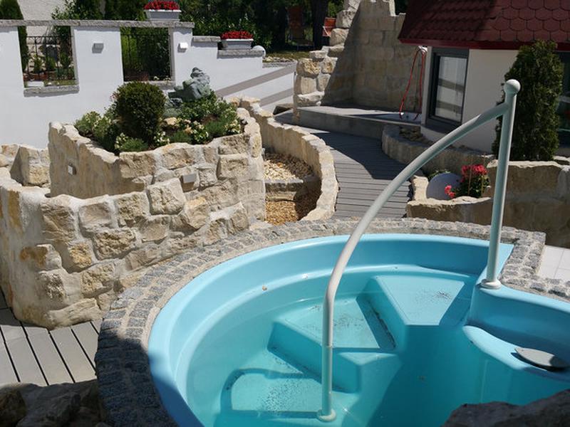 57E7999F655F6A0B01A65F800528AA3A