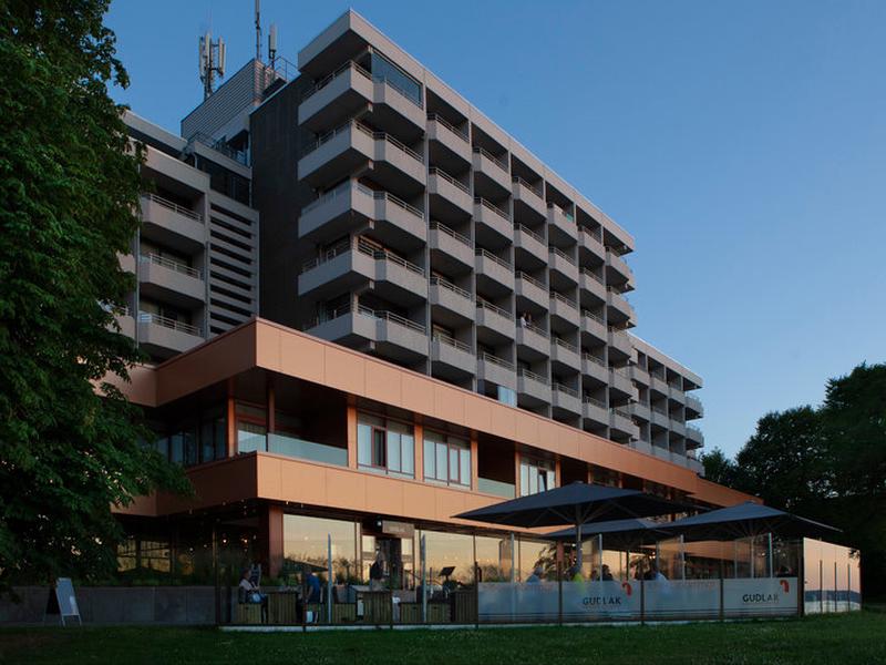 6928D49ED90DBA6A3A31E7CB92263400