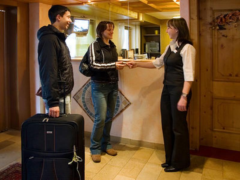 ABA2C1EF9D9632F67C7B188063111970