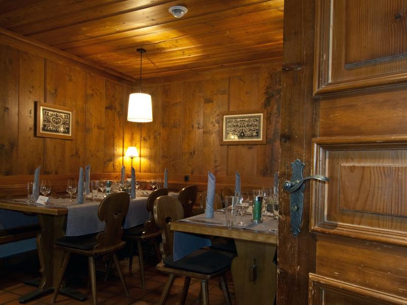 ABB11135B43D568128F22A1E585F53B4