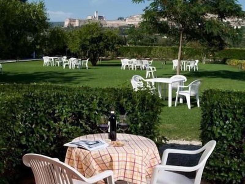 72A0E4E6E9AFC4D81103A09F96A8EB99