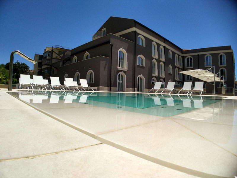 FCC883B3AEFB93B5BA3242544DF44233