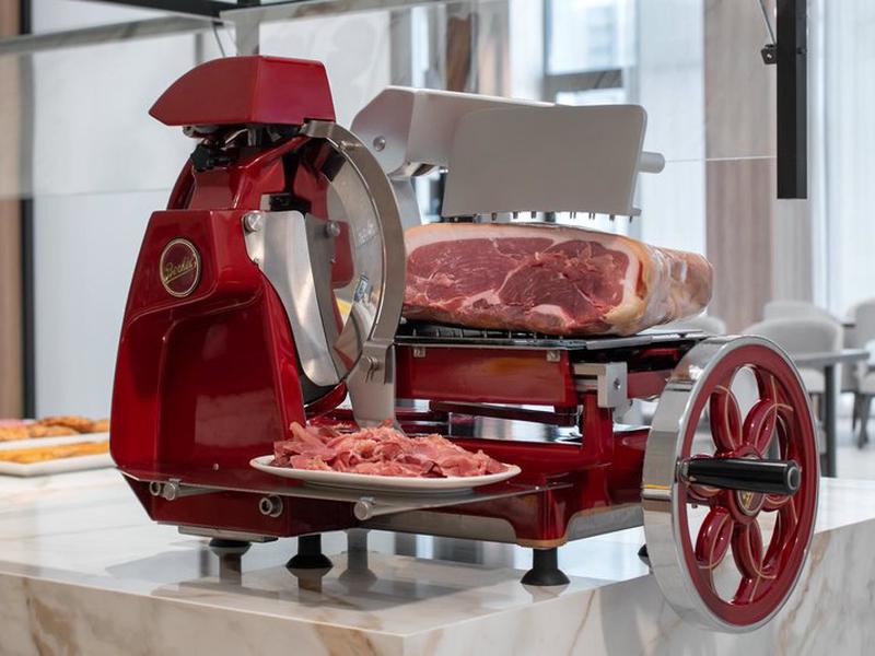 BE19CAA224C43D4A17A53E2C90E45051