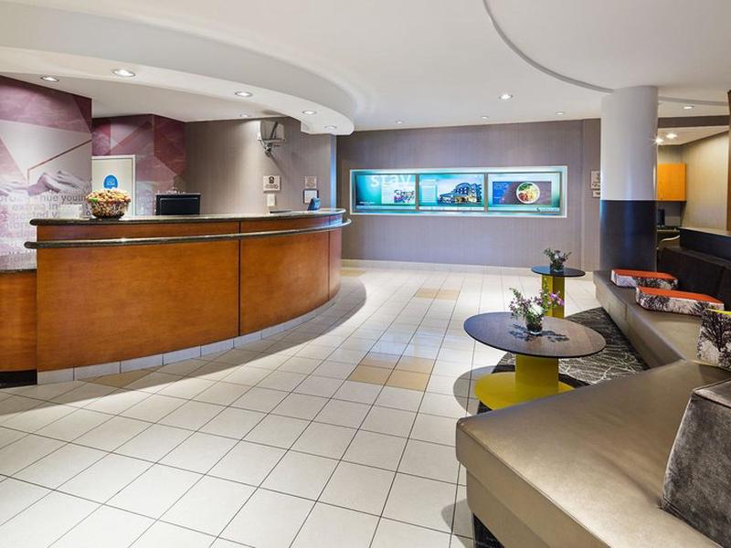 26AC6D8F9F66C104C3A0571B83D6C25C