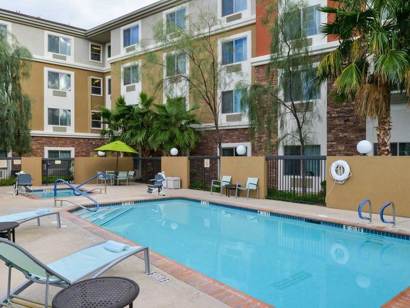 09B7DDF669A25498FFA993B61F4007DF