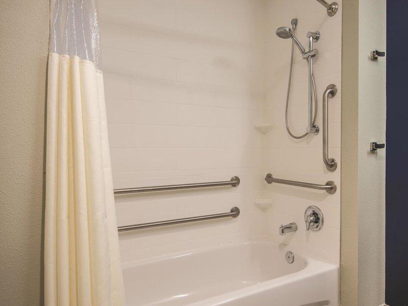 AAC8B86A5D5605DA09EF9E494E3AD4F5