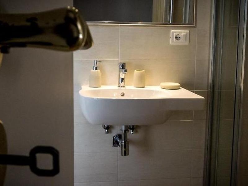 F2EF924792DA7FE690F6C8E4003D0407