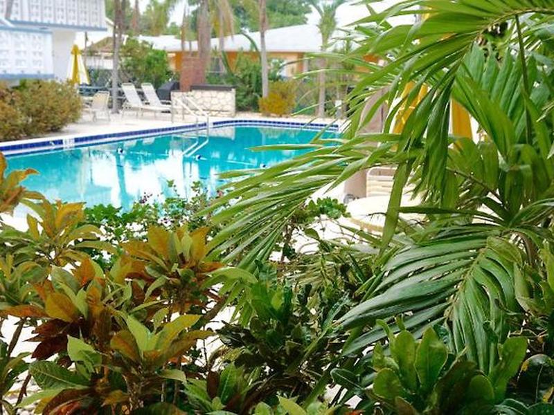 Club Lux Resort By The Beach
