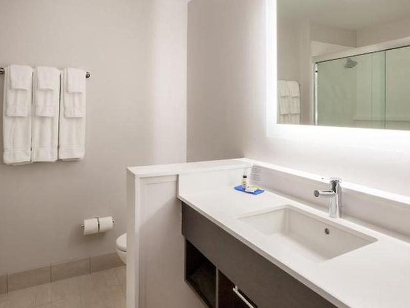 Holiday Inn Express & Suites Doral - Miami by IHG