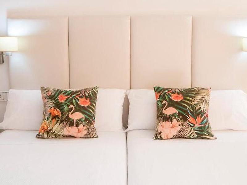 77E8565E42F3185936B033EC6902174C