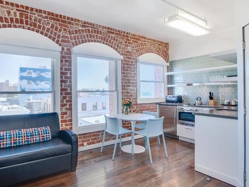 90F8209EE302EF7C2D44AE09C2FBA706