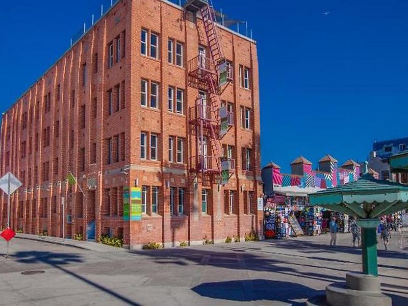 F18DE53965E76D1A4898FE0E8582D8F7