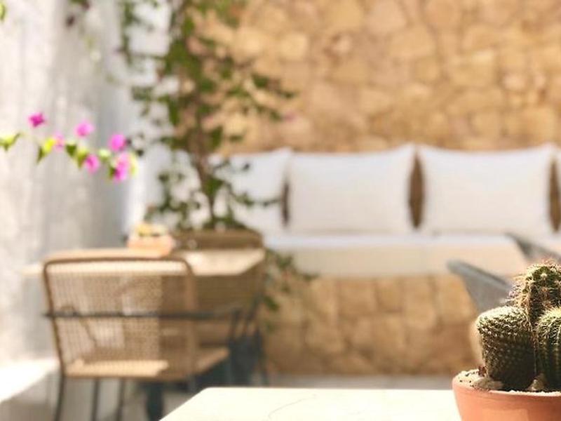 81CA37F4BF6546572DBC460341CD9BF9