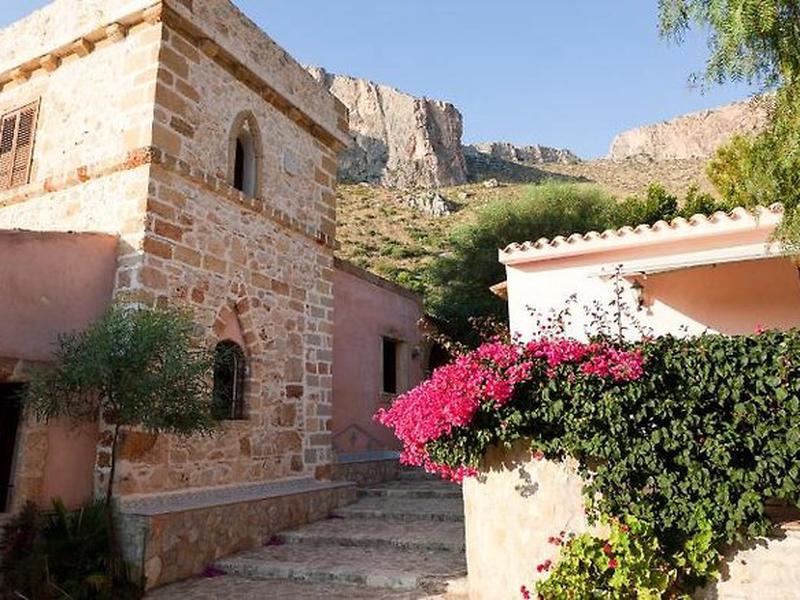 8A5B2607B868DA1DE10329DB2091F2D5