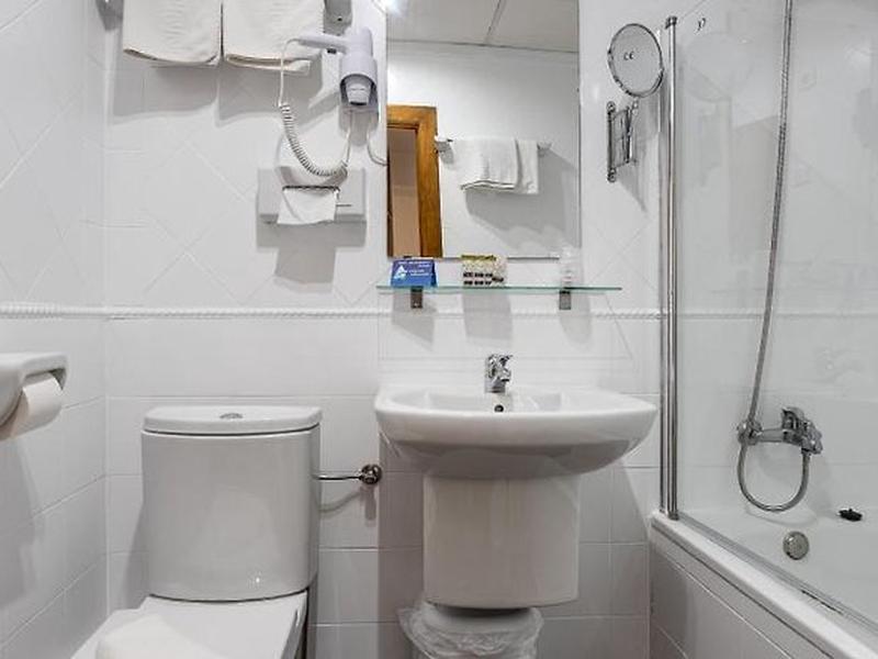 85D7598F84500FECBC4E7DC670BBA8A5