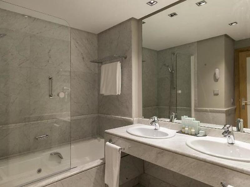 BF49DDEA9F67B590F29B4EFAF4637DBB