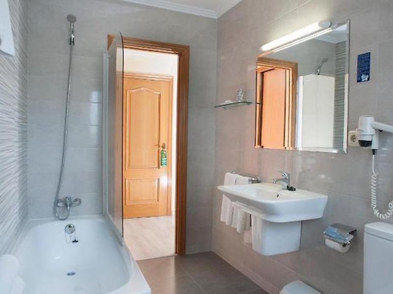 0AD07C8B459A053721AAB28A13F5F26E