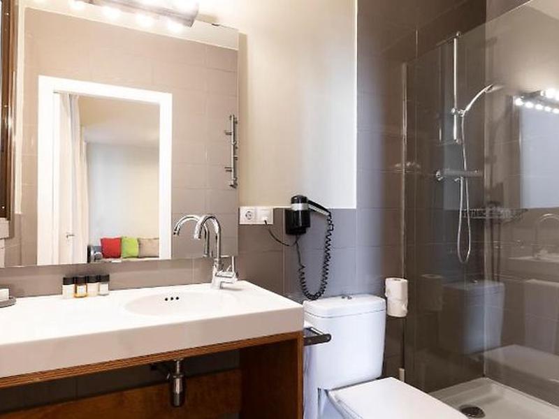 F76625D89D396243B4471706AA3AB8EA