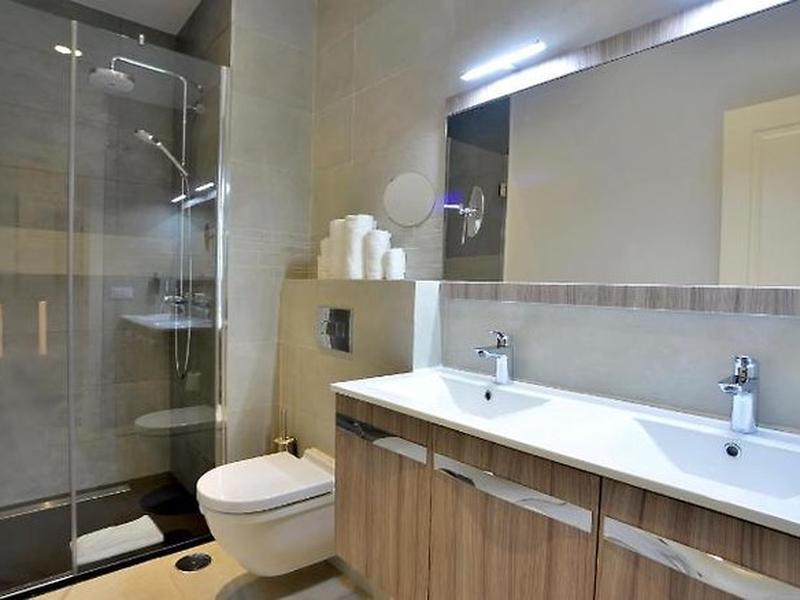 A8392D7AFFF40B0A4DD085E8A00A637B