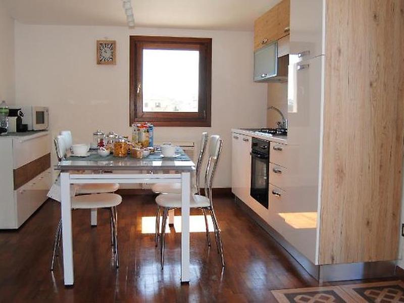 EE06A16B7E044A8416D03057C13C1CB9