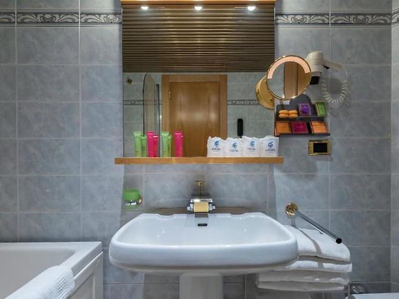 ED77C1B1DC82C7C001AB2AA54907D94F