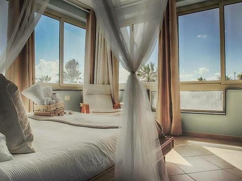 C0D3AAFEAF13248F7D88BC52E9D9387F