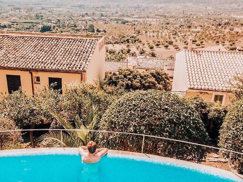 98AA6B42DEAB0FE52D9BB012B8C35DCF