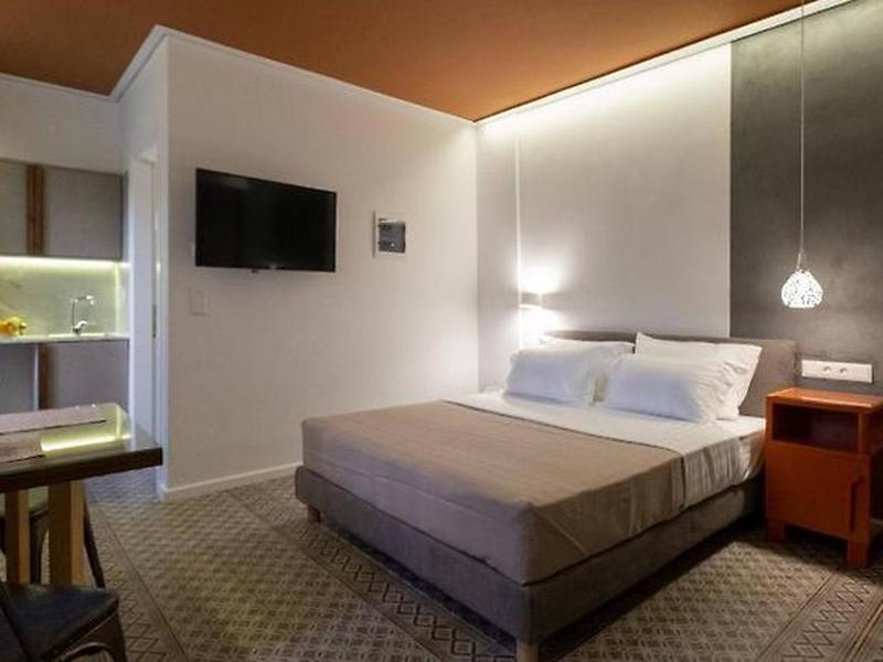 C280067E8A9E7F5621961262A4D86D33