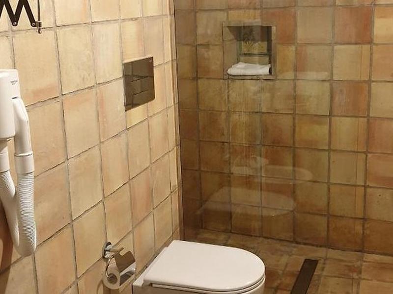 03E1546795C915080E5A237641A70054