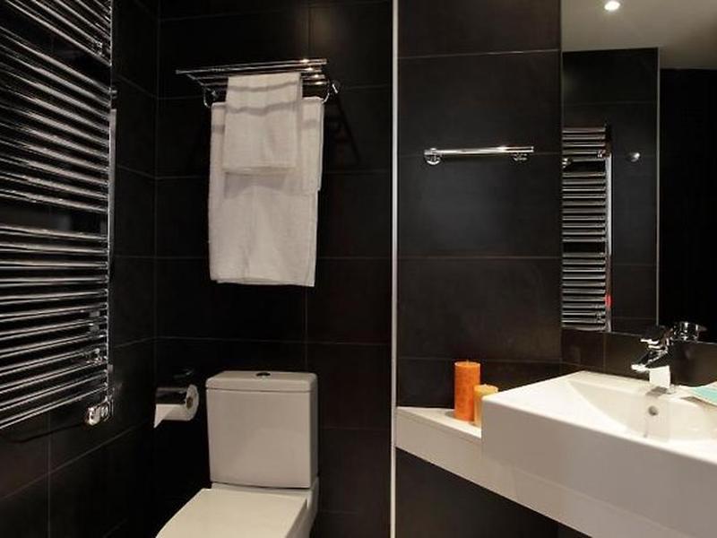 F76B4753F32B646CCA9C92017D9E7A6A