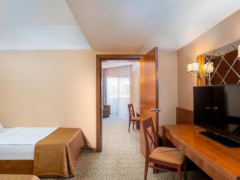 10D8A640F982E3B5E88E52FF2A8685A4