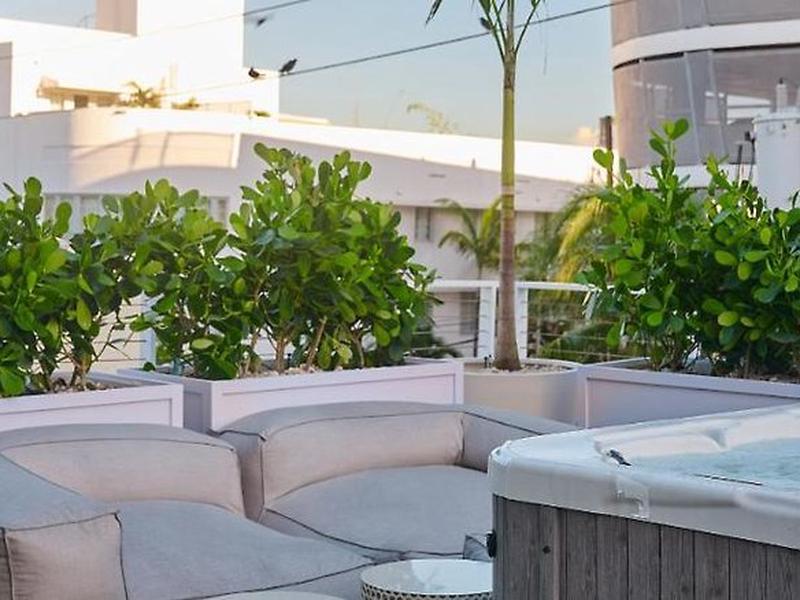 E436D9E6FFC34E735702CCD5223C0B73