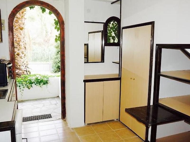 70B940550F46E421853946102D405D36