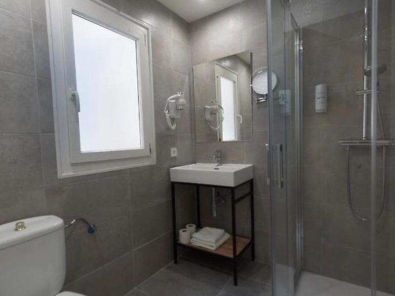 DB7A9EDD33C96EFD7F2AFE23A8BA0F66