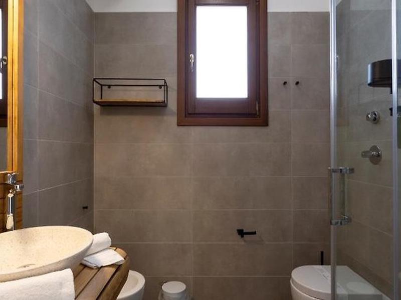 5FB5DE3FD8932196E9FF7B1CF6AA2737