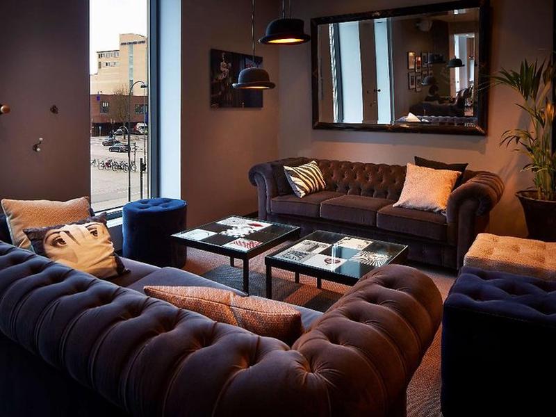 8B38EE6D67946C48CAD99BE73E4CA424