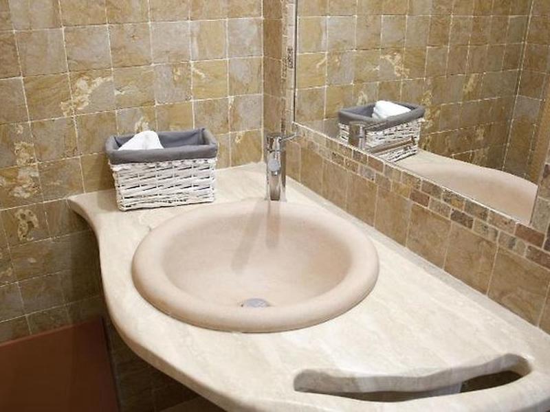 C43F8C0AFF00E5E49ADFC30382EE05D6