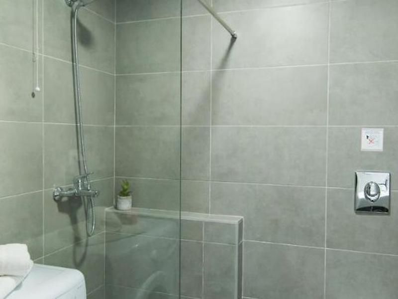 D5629B7BFF3CD225AF4C1C8E4384571A