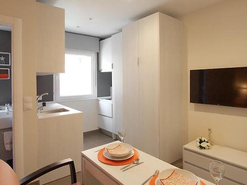 CB93DFD046624A8A4A51EE7BEF7085F7