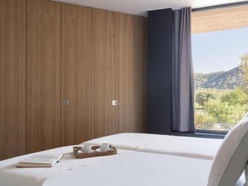 8F4E2B98B447A1B8ACB2BA9243A15652