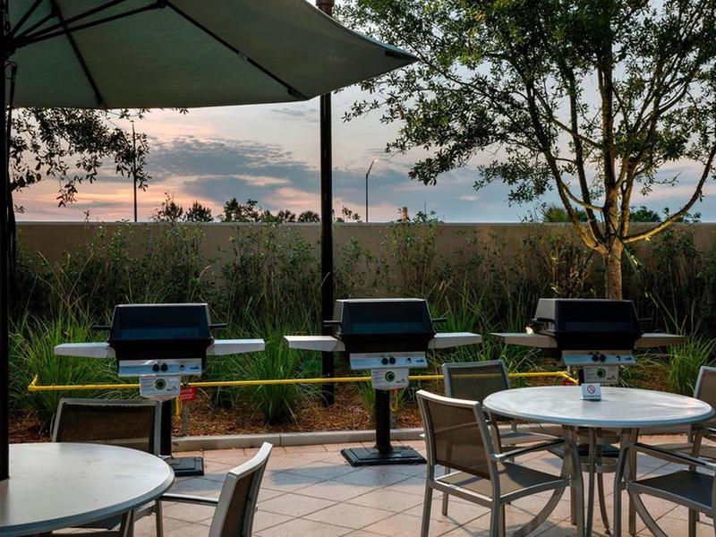 777B0090DFFC753A4DB7CD5DC23C556E