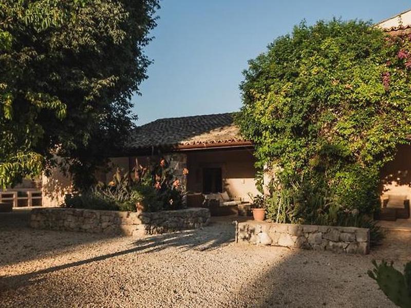 C32334E0597BD84E99948C684A4EFD84