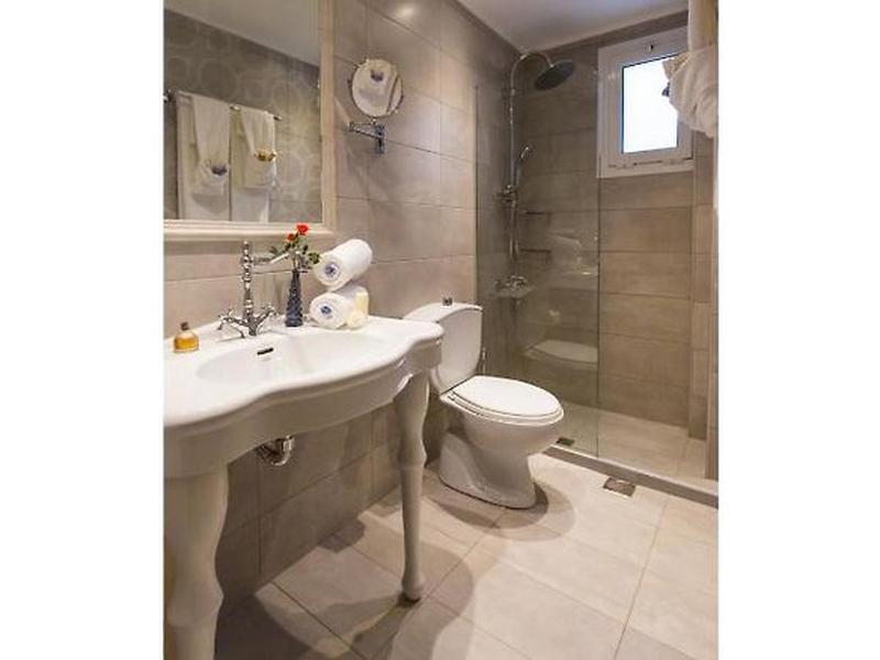 ACF1BE1A642424D27A436BFF15BF1E2C