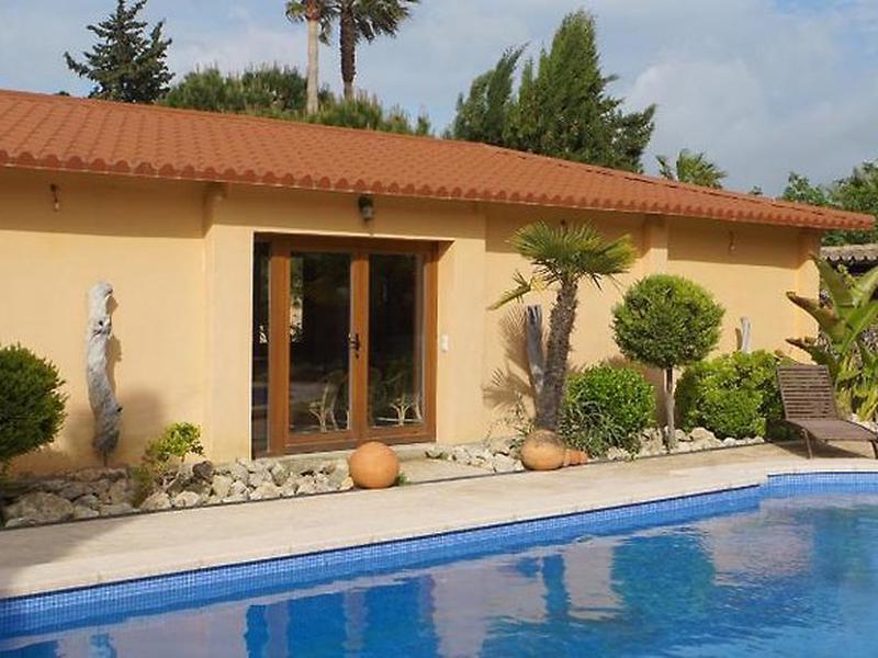 6E04A83AF9A97C35F3D8E6682F38B14A