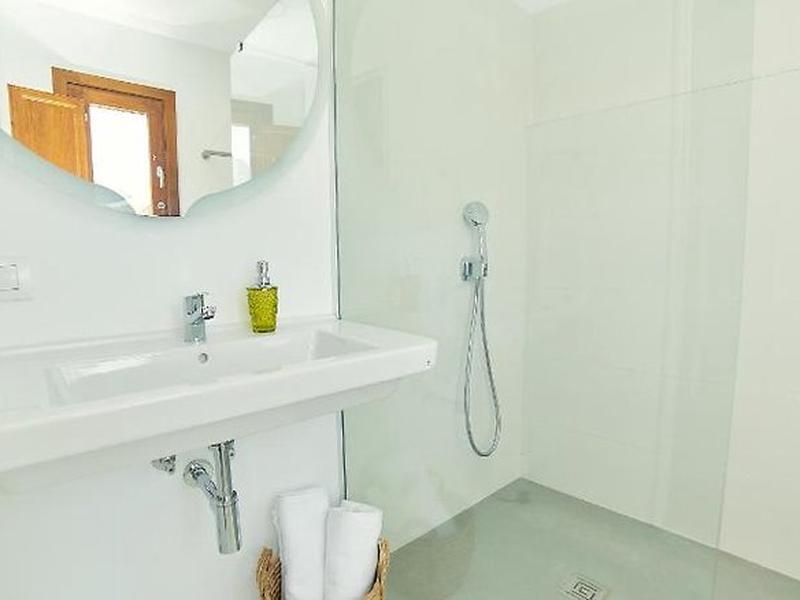 F9AD34C3D64142952750C2F5BDC172D0