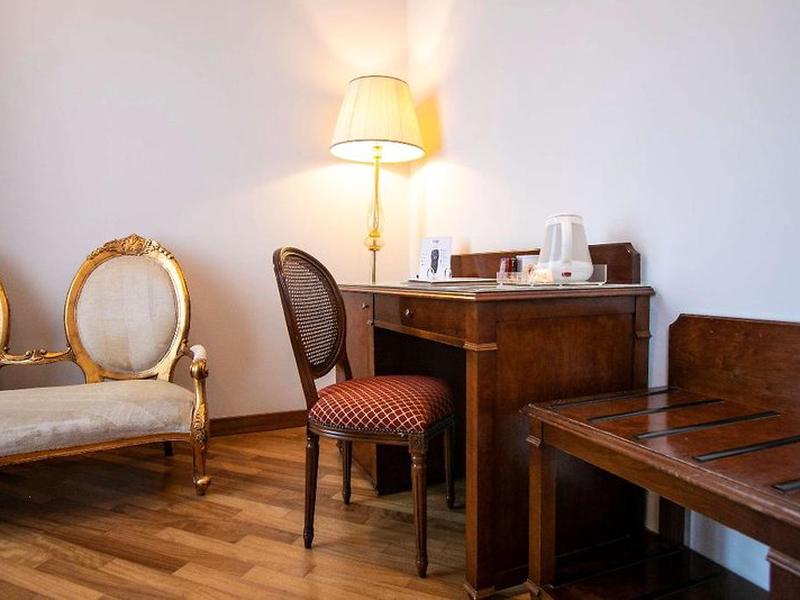 560AD05EFECC7F546CC0A21E7F12825F