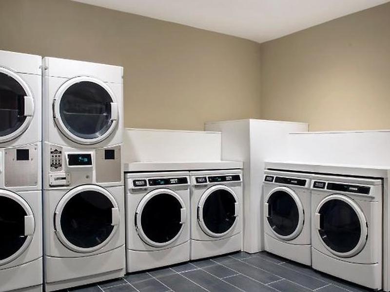 82E930999B82E577BD9C7D083C93DE65